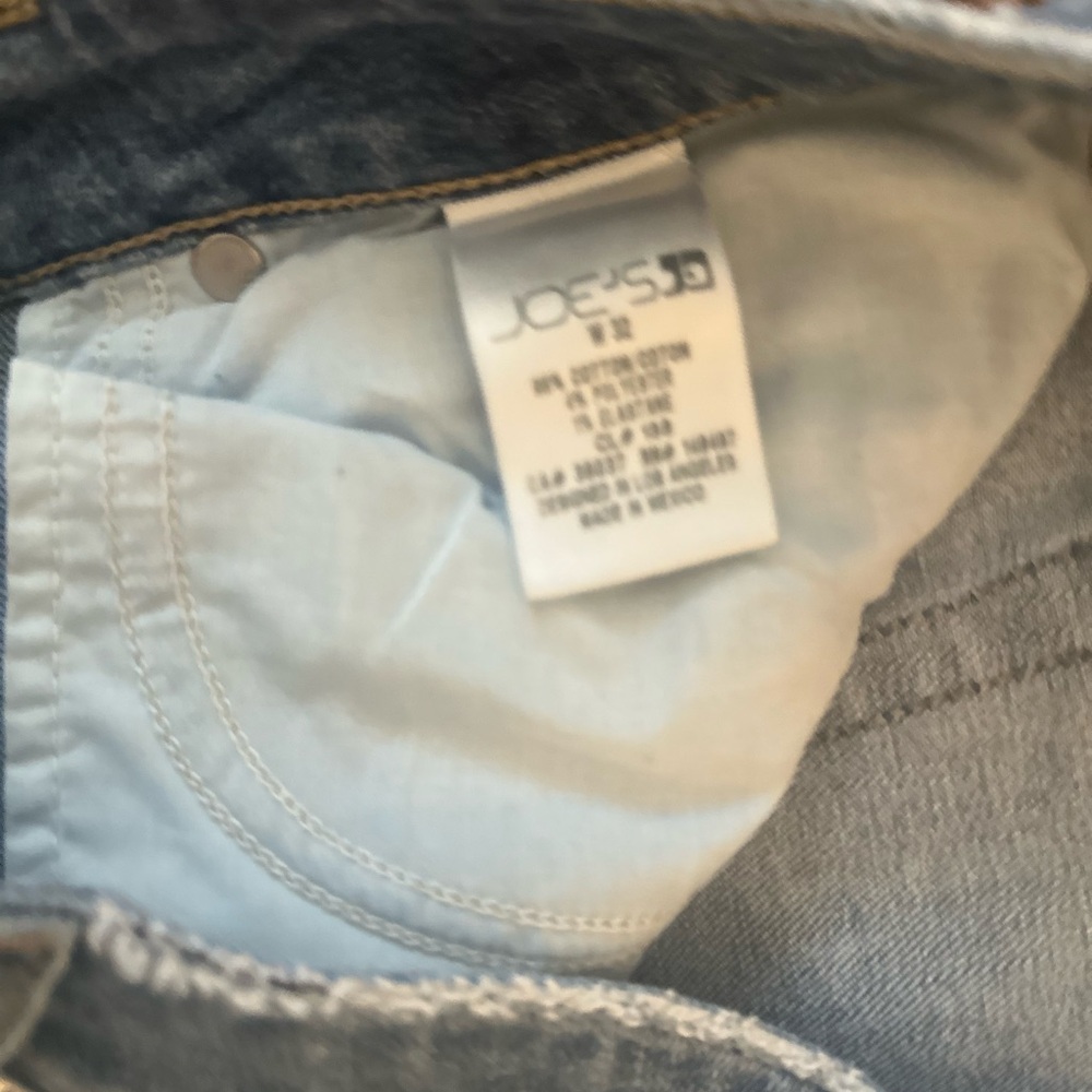 🌺 Joe's Jeans Light Blue Distressed Boyfriend Jeans. Size 32 which is a 12 - Picture 4 of 4